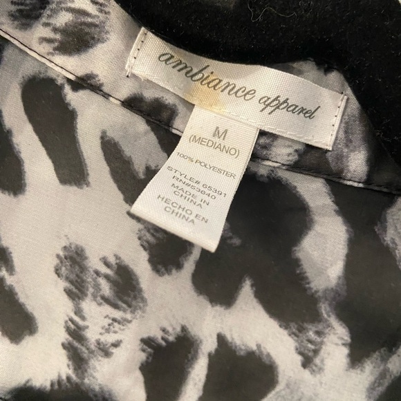 Ambiance Apparel Size M 3/4 Tab Sleeve Sheer Button Down Snow Leopard Print Top - Picture 10 of 12